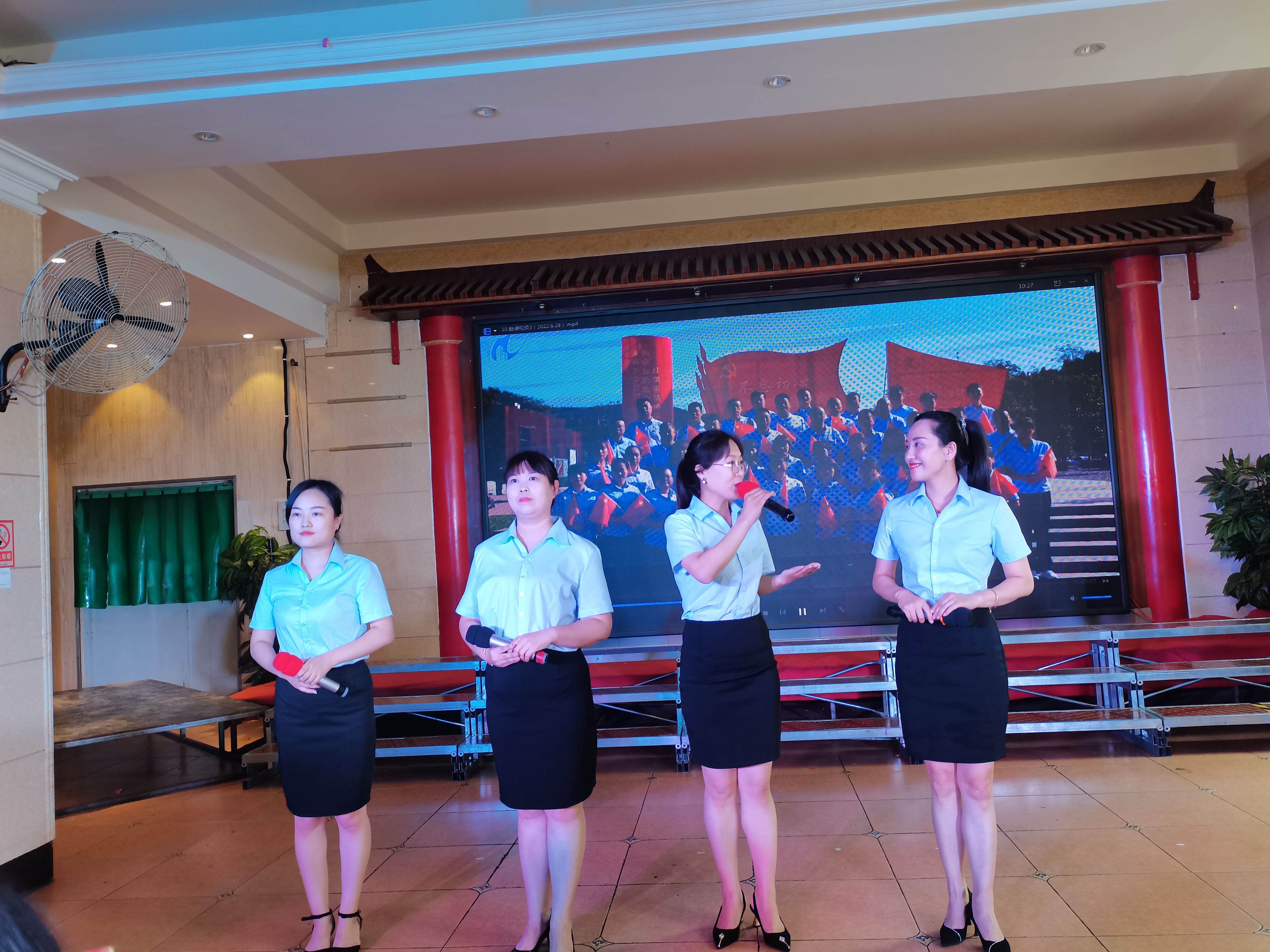 河南鸿宸参加钢五区欢庆七一 “喜迎二十大 永远跟党走”红色诗歌诵读活动！