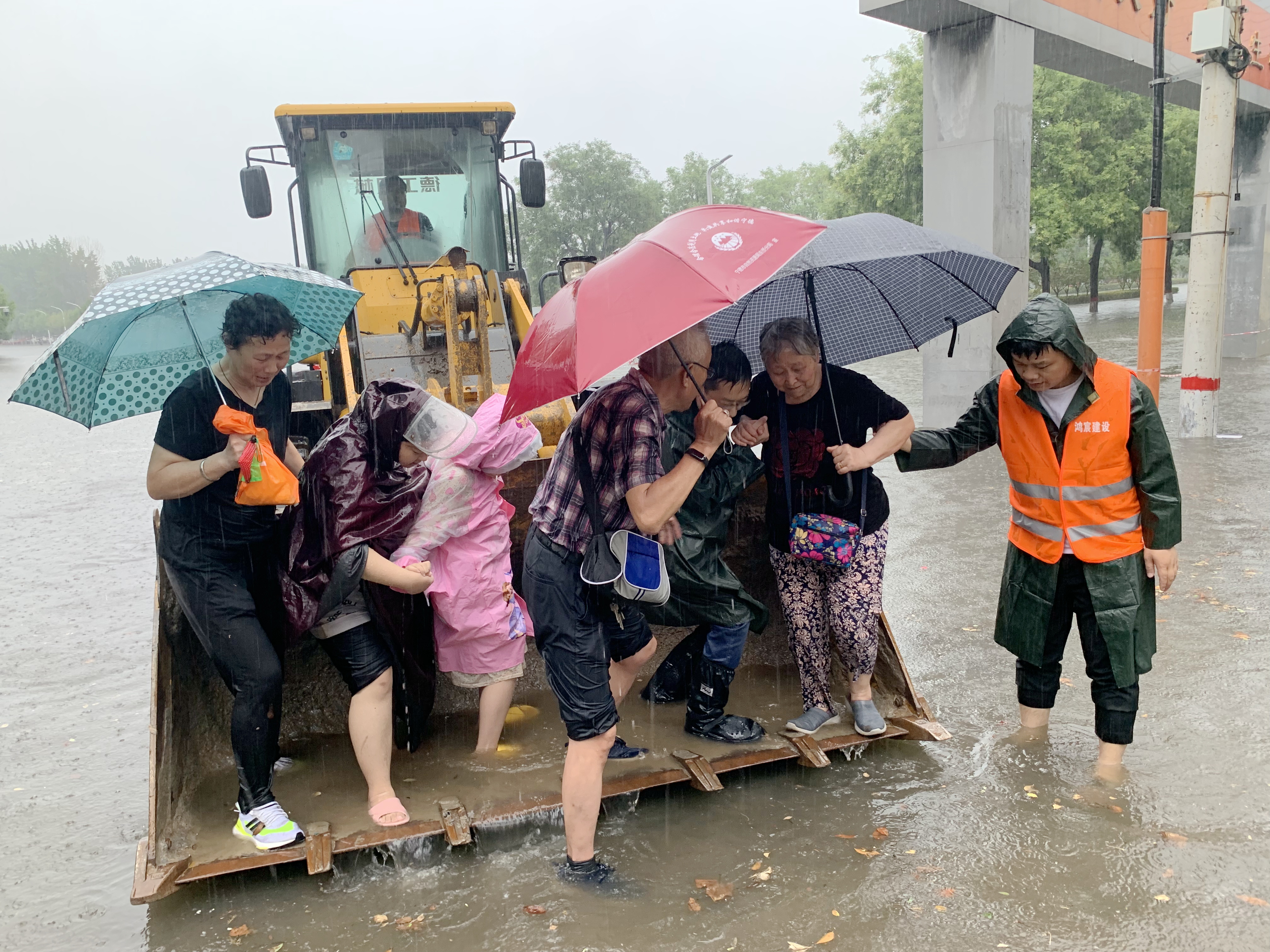 【闻汛而动】抗洪抢险|河南鸿宸在行动！