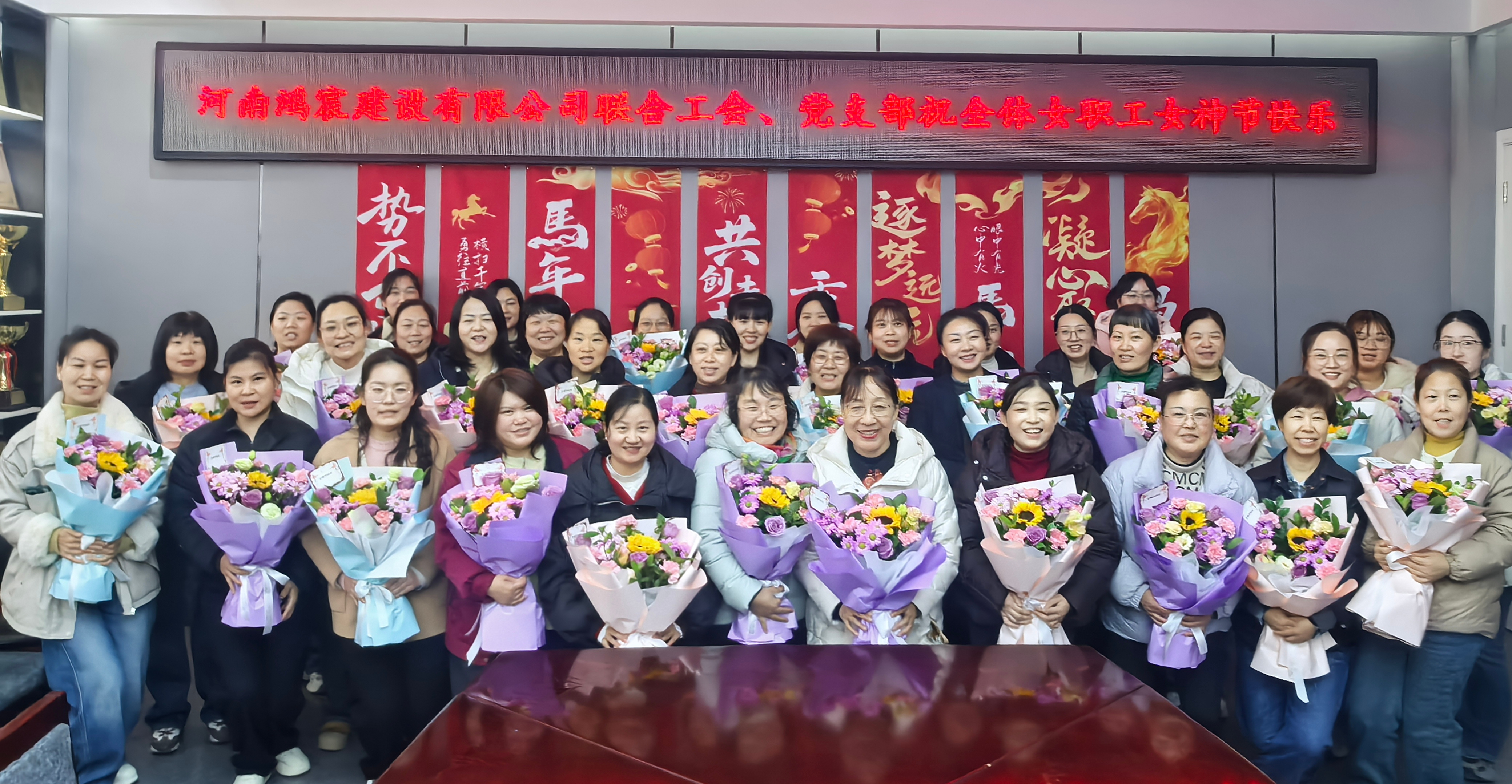 情暖三八 致敬芳华——河南鸿宸建设有限公司开展女神节慰问活动